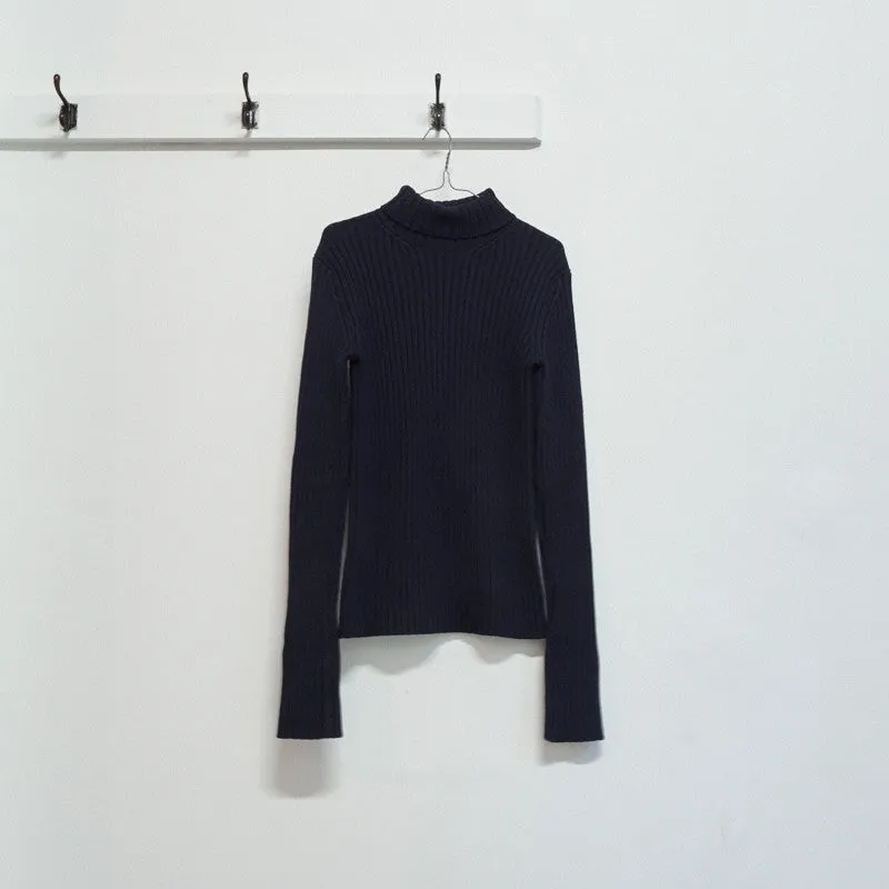 elongated sleeve turtleneck jumper