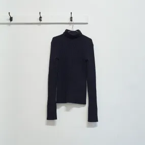 elongated sleeve turtleneck jumper