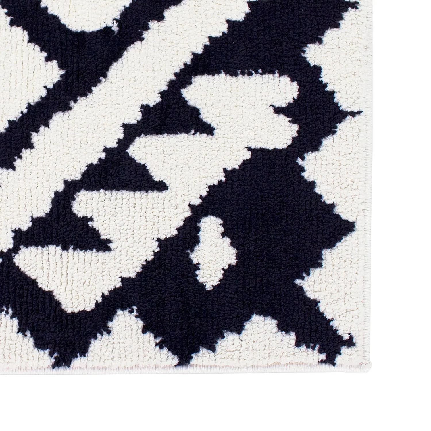 Geometric Aztec Moroccan Pile Shag Accent Rug 5' x 7' - Black & White