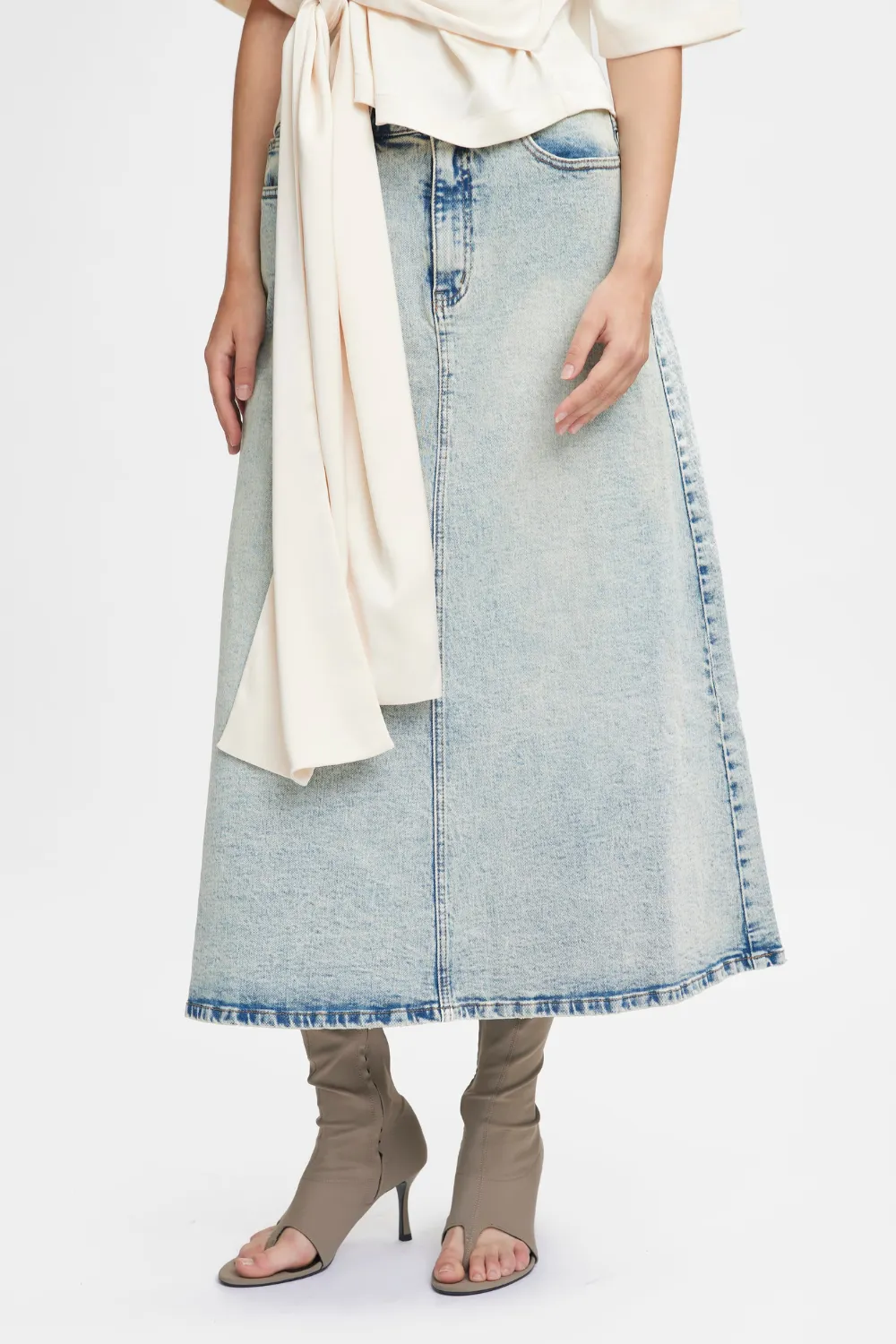 Manula Skirt in Light Blue Acid Wash