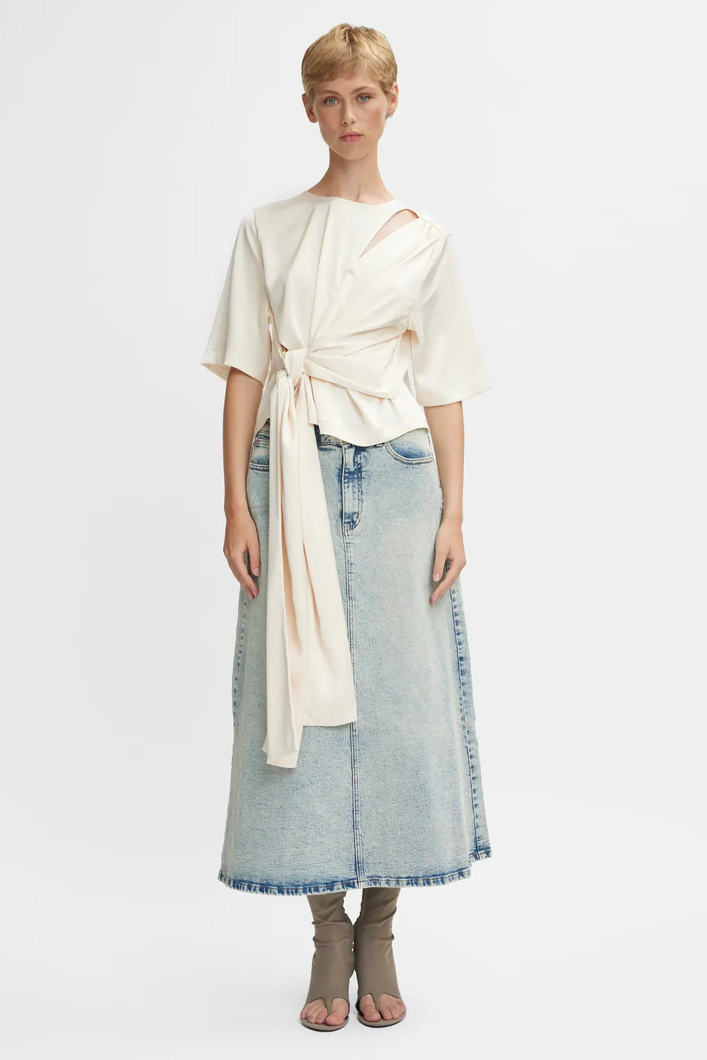 Manula Skirt in Light Blue Acid Wash